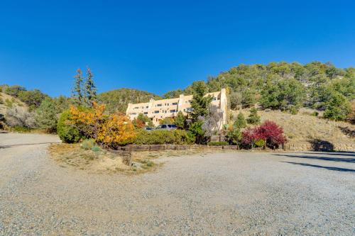 Ski, Hike & Fish! Beautiful Retreat Near Taos in Arroyo Seco (NM)