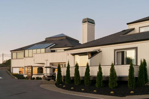 Bodega Coast Inn and Suites - image 2