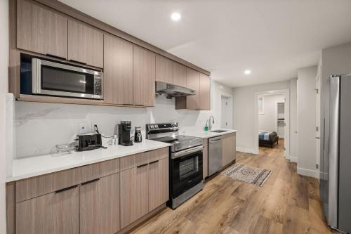 Peaceful 2BR Getaway with Fireplace & Parking Basement Suite in อับบอทส์ฟอร์ด (BC)