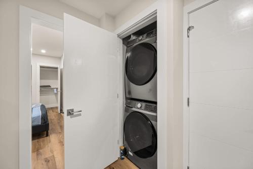 Peaceful 2BR Getaway with Fireplace & Parking Basement Suite in อับบอทส์ฟอร์ด (BC)