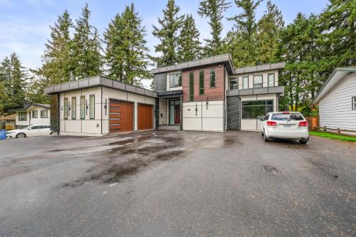 Peaceful 2BR Getaway with Fireplace & Parking Basement Suite in อับบอทส์ฟอร์ด (BC)