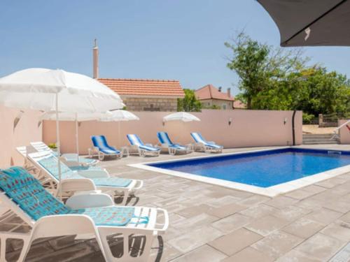 Peldbaseins, Four Bedroom Villa With Terrace and Swimming pool in Gornji Vinjani