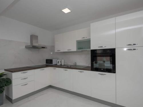 virtuve, Four Bedroom Villa With Terrace and Swimming pool in Gornji Vinjani