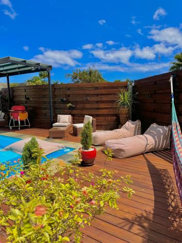 Villa Fare Mananui 2 chambres avec piscine et jardin – khách sạn tại Paea
