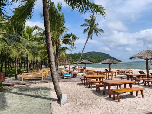 Beach, Villa 3 bedrooms, private pool, beach, gym, free Airport Pickup in Bai Sao