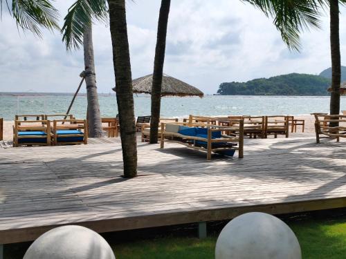 Beach, Villa 3 bedrooms, private pool, beach, gym, free Airport Pickup in Bai Sao