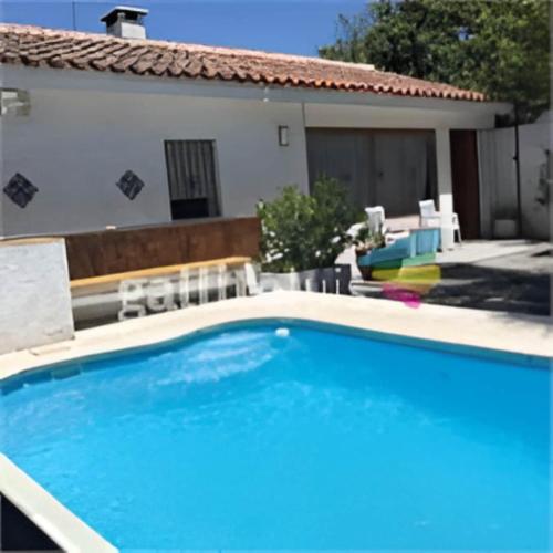 Gran chalet en pleno centro Atlántida con piscina libre 19 al 23 ene! para 8 personas