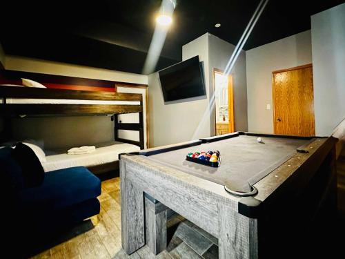 Family Fun Escape: With 2 Free Parking Spaces in Chicago, USA