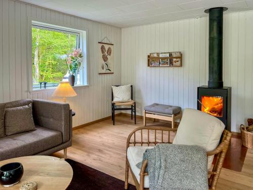 Zunanjost, Renovated Holiday Home By Forest Lake In Dueodde in Snogebaek