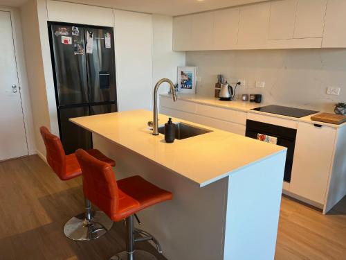 Bondi Junction Incredible views of Sydney Harbour Bridge, Opera House, CBD in Woollahra