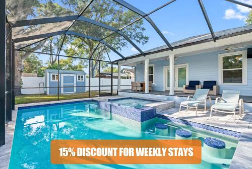 Stylish Luxury Retreat Heated Pool & Hot Tub in Tampa, USA