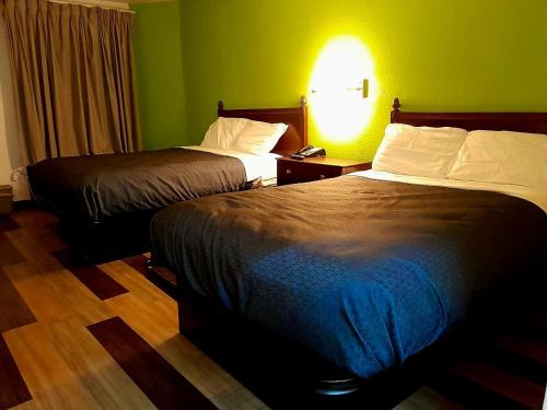 2 double beds