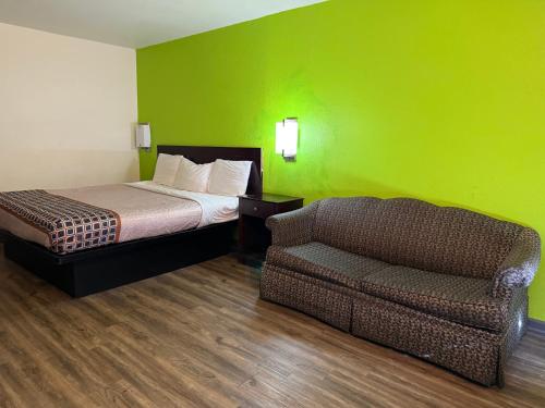 Budgetel Inn and Suites - Fort Gordon - image 8