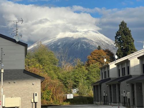 Niseko Rail 5min New Villa -Sleeps 4-14 Ski 10min