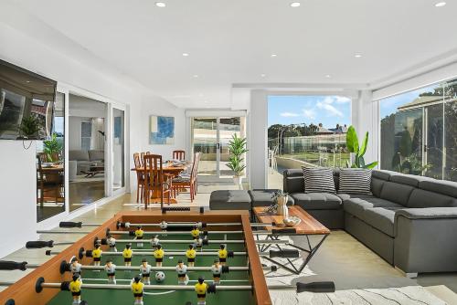 Modern Seafront Luxury, Steps from the Beach in Little Bay