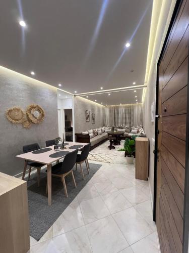 Central Tangier 2BR, Cozy, Near Beach and Airport – khách sạn tại Manar