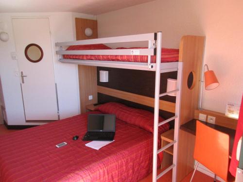 Triple Room (1 Double Bed + 1 Single Bed)