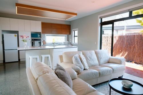 Sunny and Modern Nelson Retreat with Designer Kitchen in Stoke