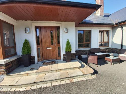 Stylish 4 bedroom house By The Sea in Rosslare