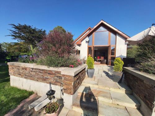 Stylish 4 bedroom house By The Sea in Rosslare