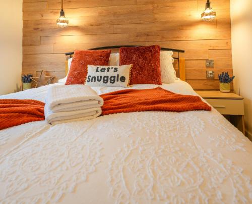 Family Studio,Two Beds with Garden Close to Town Train Hospital Long Booking Welcome – khách sạn tại Upperton