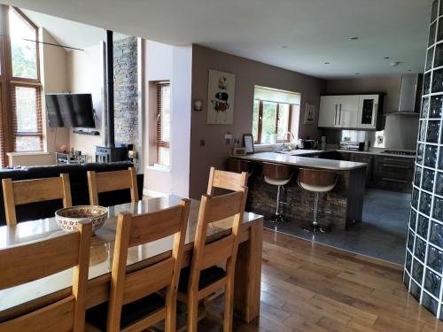 Stylish 4 bedroom house By The Sea in Rosslare