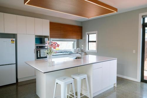 Sunny and Modern Nelson Retreat with Designer Kitchen in Stoke