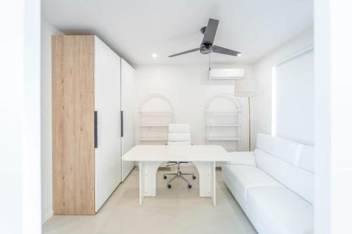 Stylish NEW 2BR Villa with Pool Walk to Beach - image 5