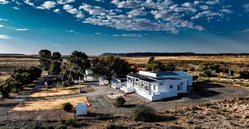 Dellville Country House & Cottages in Carnarvon