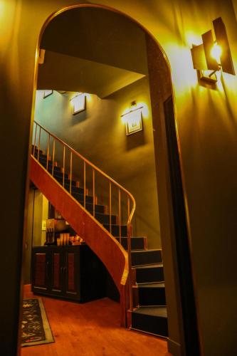 Zorba&Bond Hotel on the 8th