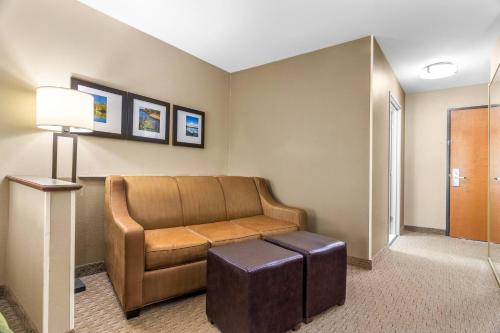 Comfort Suites Mount Vernon - image 9