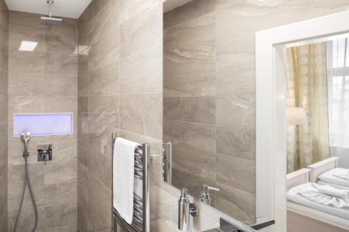 Templova 6 Old Town Apartment - image 10