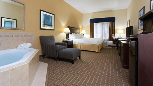 Holiday Inn Express and Suites Allentown West by IHG in Allentown, USA