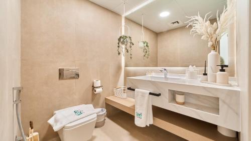 fam Living High Floor Stay in Sulafa Tower - image 14