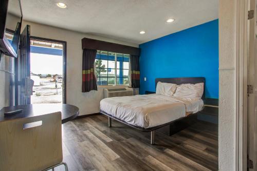 1 queen bed