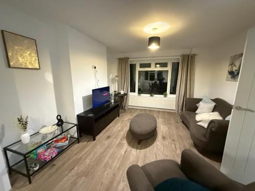 Family friendly house - Bedford - sleeps 8 gîte à louer Woodlands Manor