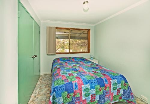 Acclaim Pine Grove Holiday Park Set in a prime location of Esperance, Acclaim Pine Grove Holiday Park puts everything the city has to offer just outside your doorstep. The hotel has everything you need for a comfortable stay. All th