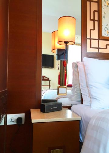 room detail thumbnail 1