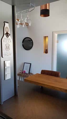 Bar/lounge, So kuschelig und stylisch! Traumwohnung PANORAMA in Elz bei Limburg Lahn in Elz