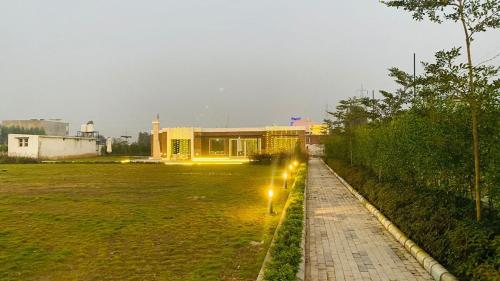 Hidden Farm - Luxury Private 2BHK Farmhouse near Mohali & Chandigarh in Janetpur