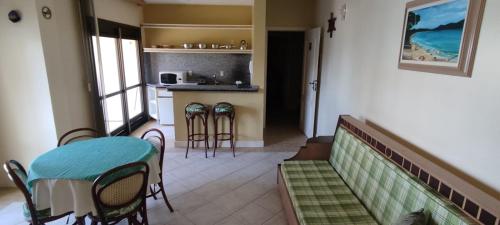 Golfinhos Apart hotel - Dois dormitórios frente a praia com café da manhã!! (Golfinhos Apart hotel - Dois dormitorios frente a praia com cafe da manha!!) in 英格勒瑟斯