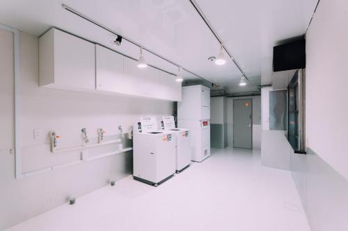 Stylish Minimalist Loft 2 & Gym in Namba Compact Studio 1