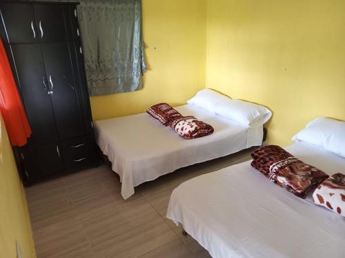 2 double beds