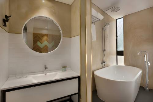 room detail thumbnail 2
