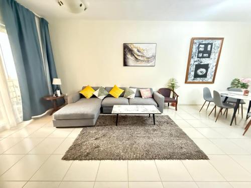 Lavender Oasis - Entire Spacious 1 flat in Jumeirah Village Circle, Дубай