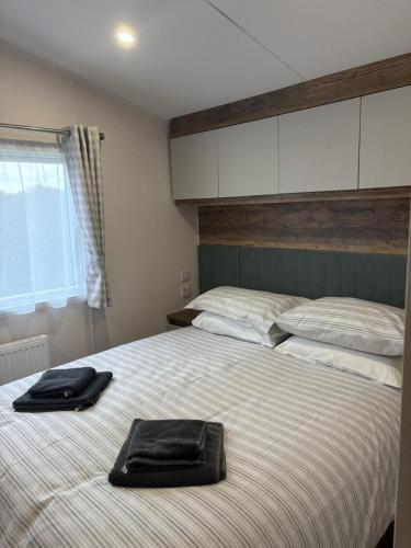 2 bedrooms, 4 beds