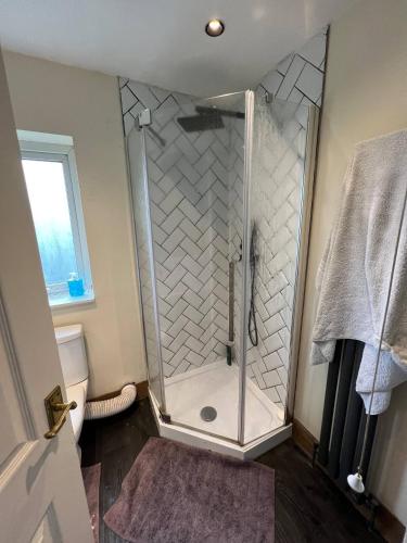 Vannas istaba, Cozy 2 Bedroom Home in Hucknall, Perfect for a Relaxing Getaway in Hucknall
