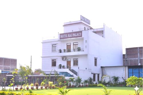 hotel raj palace - Wadgaon