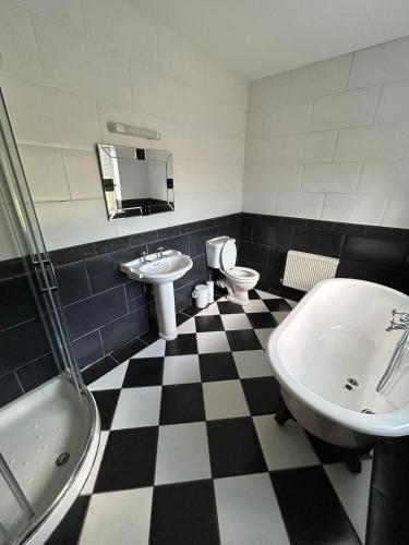 6 bed house, 4 bath house in Brickens in 諾克