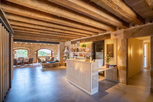 Hotel japonès Puigpinós (Hotel japones Puigpinos) in Lladurs